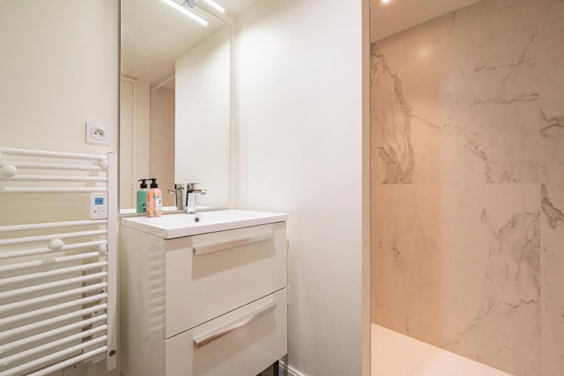 Charmant Studio Hypercentre Reims Apartment ภายนอก รูปภาพ
